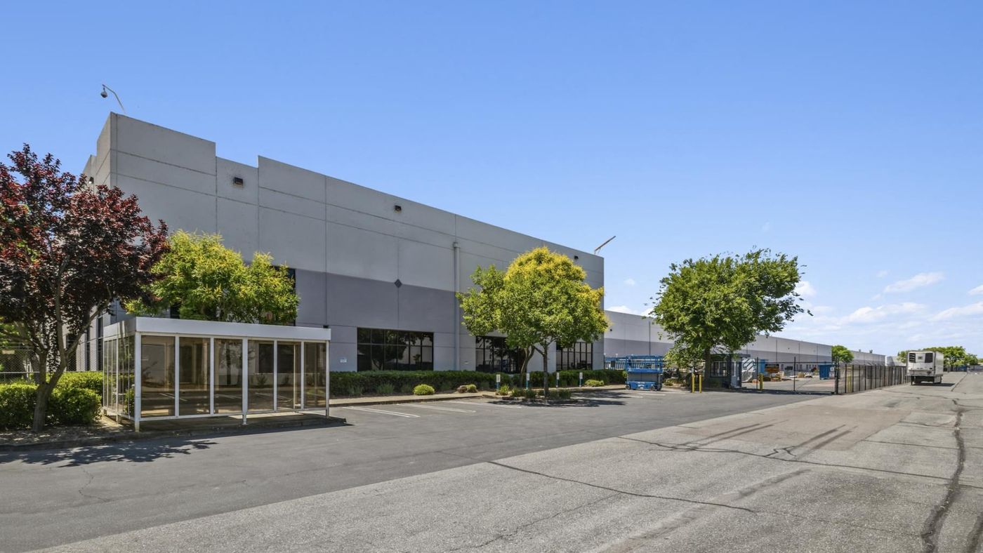 Sierra View Industrial Park Building 2 photo 3