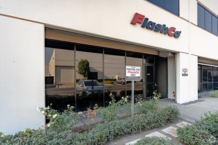 Fu-Lyons Downey Business Center 9818 Firestone Blvd photo 2