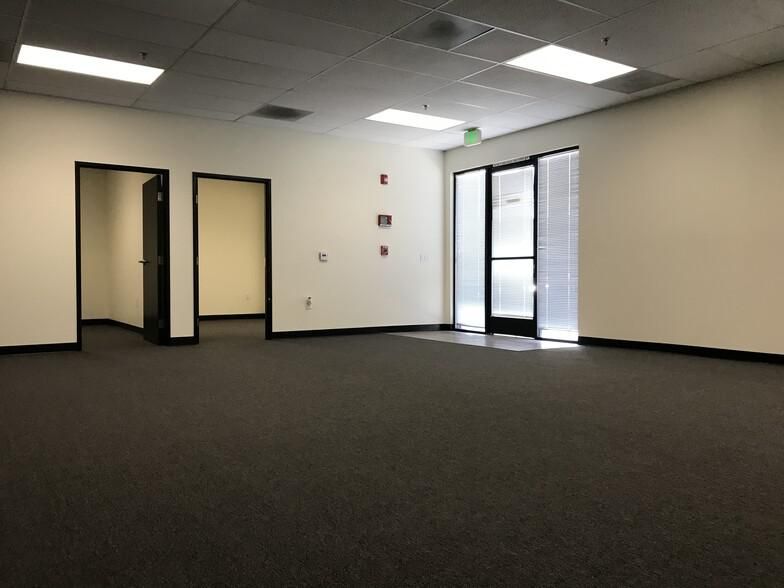 7118 Fair Ave photo 2