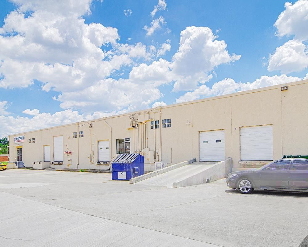 13908-13910 Distribution Way photo 3
