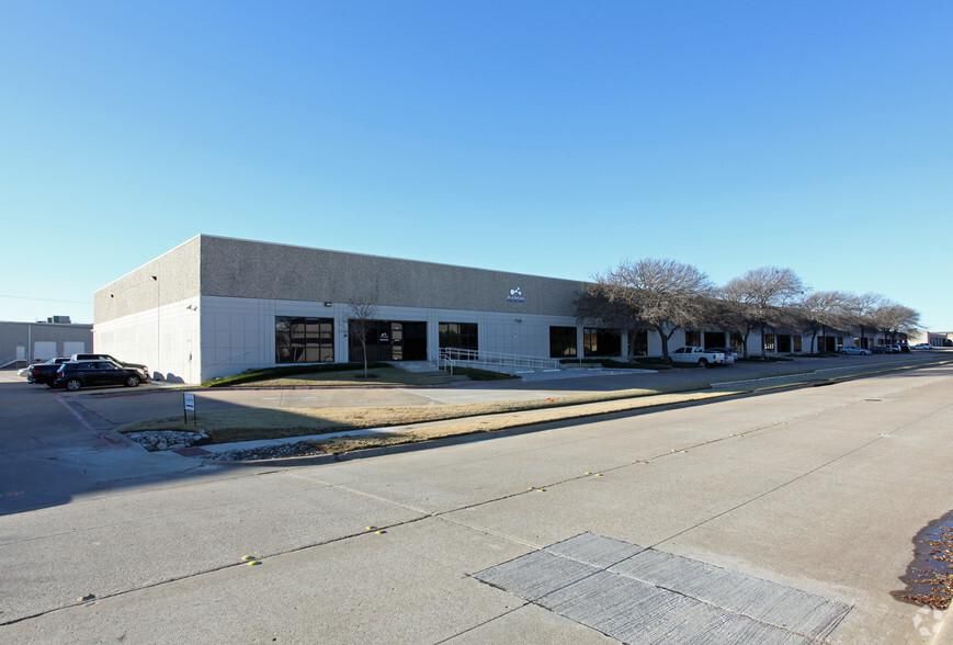 Building 6 1600 Capital Ave photo 2