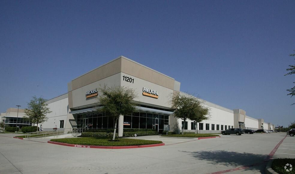 Greens Crossing Distribution Center 860 Greens Pky photo 2