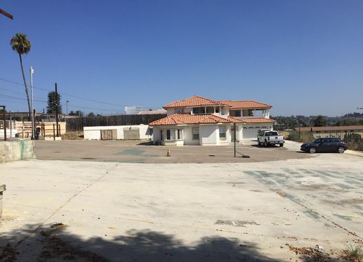 Bancroft & Commercial Yard For Lease