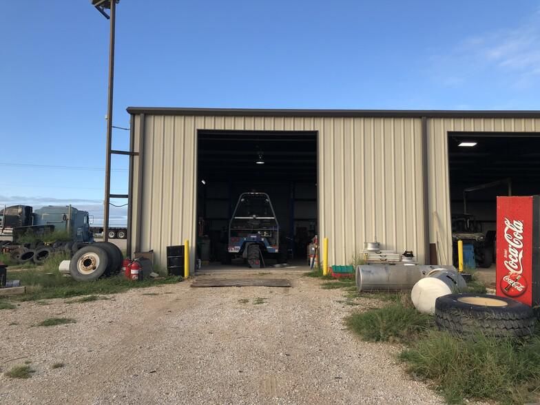 Four Bay Shop on 3.63 Acres 102088 Ih 37 photo 4