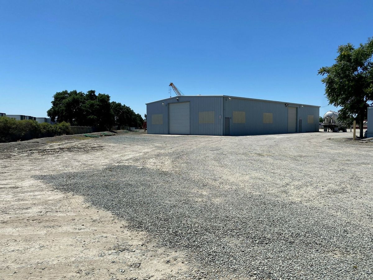 2467 East Mariposa Road photo 2