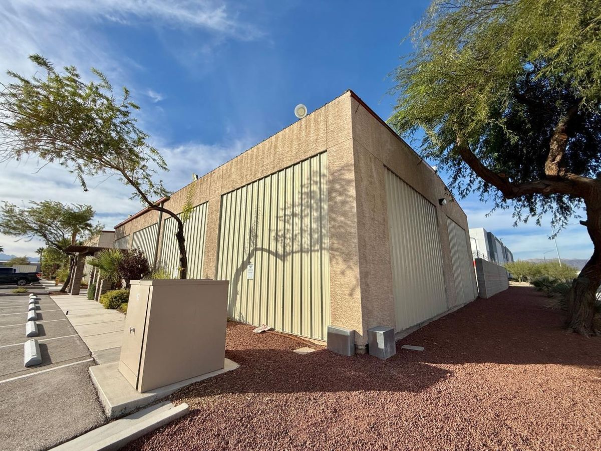 1280 Rockpebble Ave photo 3