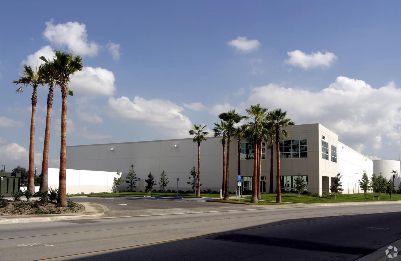 Bldg C photo 2