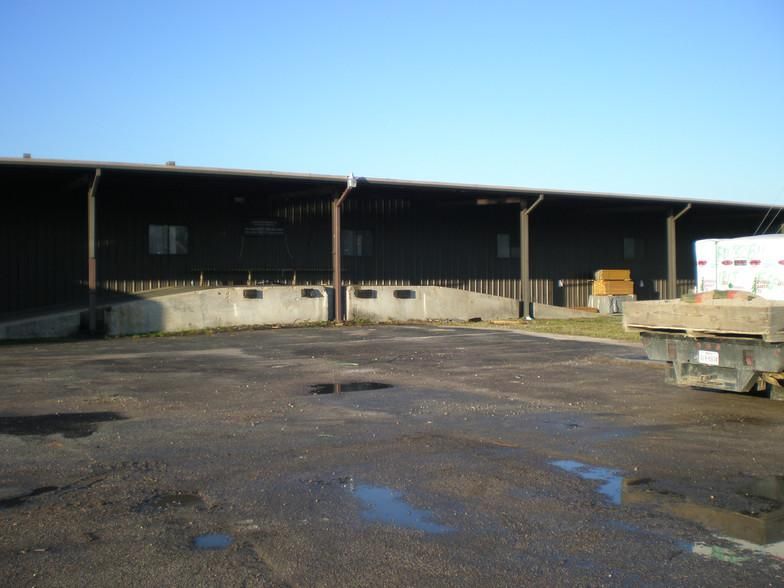 Hollister Business Park 16261 Hollister St photo 3