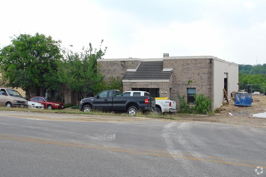 13810 Lookout Rd photo 1
