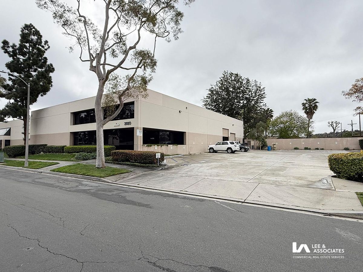 3920 E Gilman St photo 2