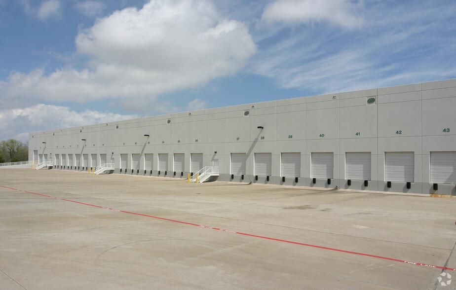 Prologis GSW 55 3701 E Randol Mill Rd photo 2
