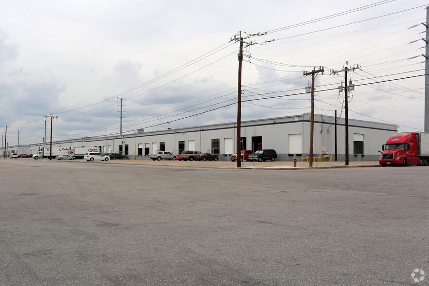 Building 14 5504-5540 Business Park photo 1