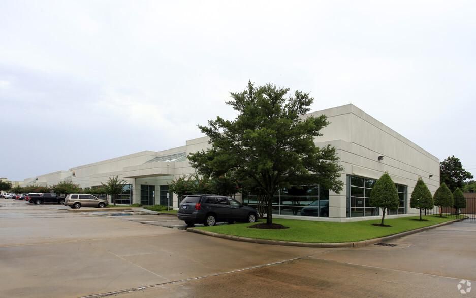 Beltway Service Center 11275 W Sam Houston Pky S photo 3