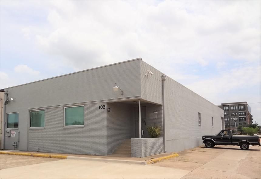 102 Express St photo 2
