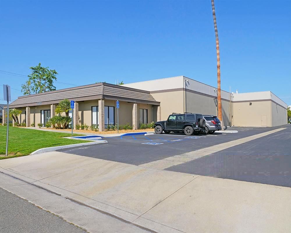 17221 Daimler Street photo 2