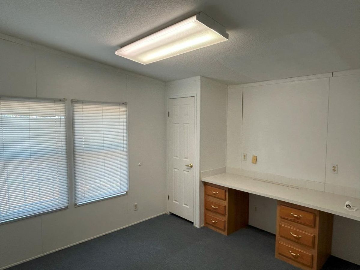 601 Lily St photo 4