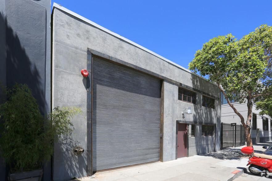 2430 3rd St photo 2