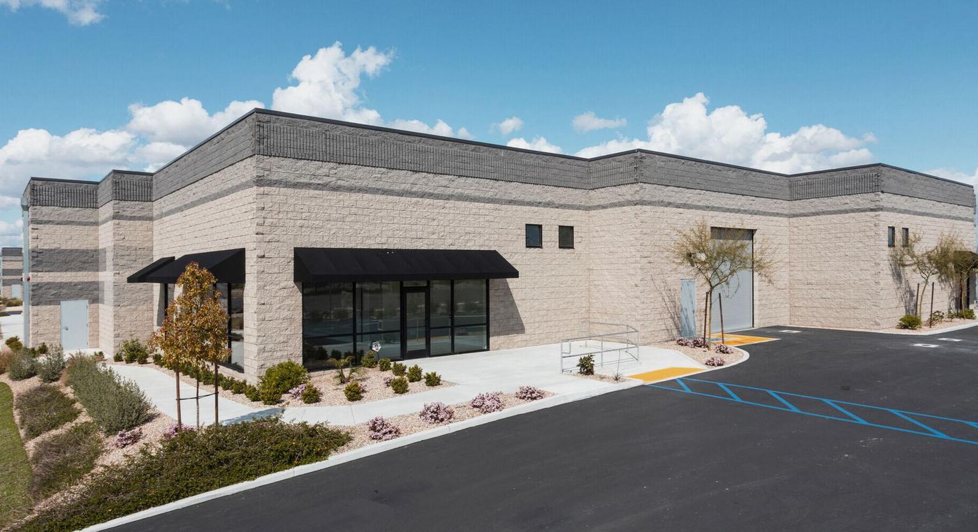 Industrial Manufacturing/Distribution Building Off Jensen Ave photo 1