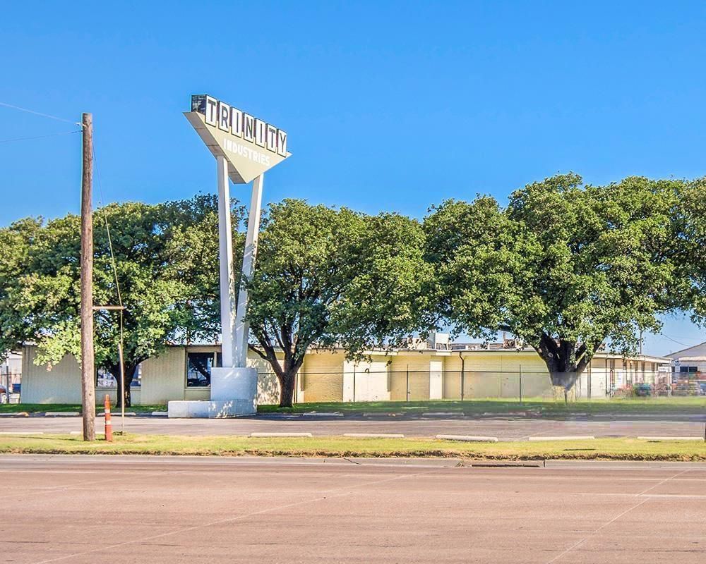 4001 Irving Blvd photo 3
