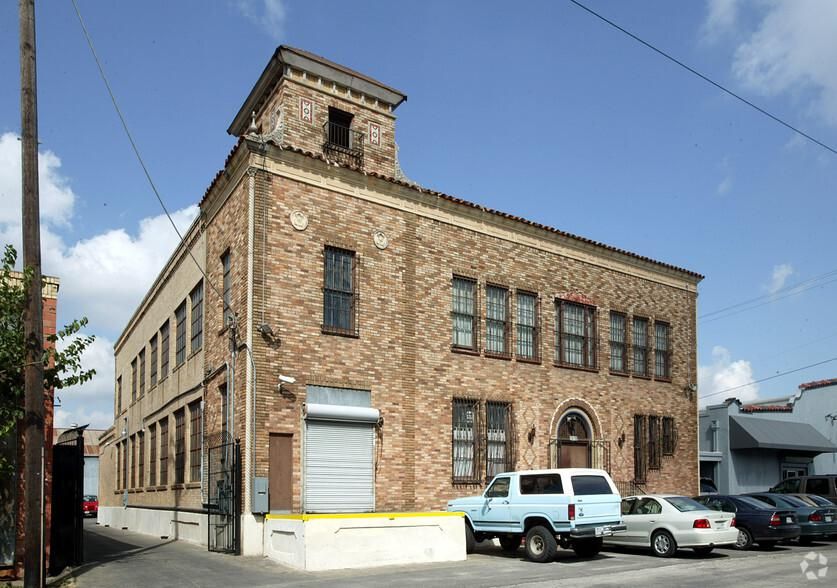 1619-1623 N San Marcos St photo 2