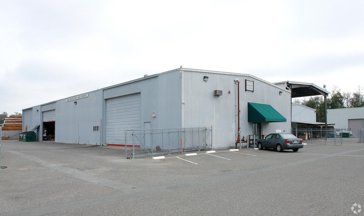 1460 Grove Street photo 1