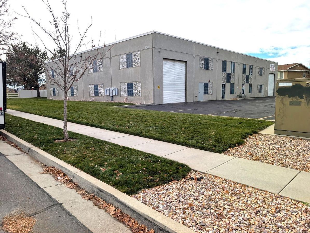 9538 S 670 W photo 1
