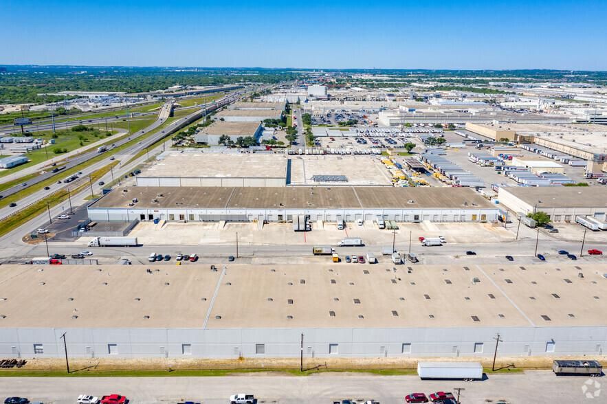 Macro Distribution Center 4501-4525 Macro photo 3