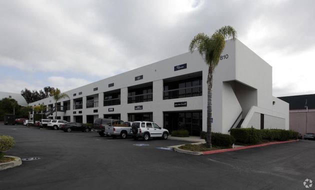 Los Vallecitos Business Center