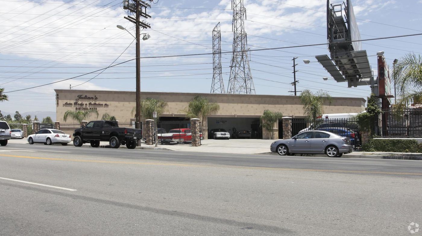 Julians Auto Body photo 1