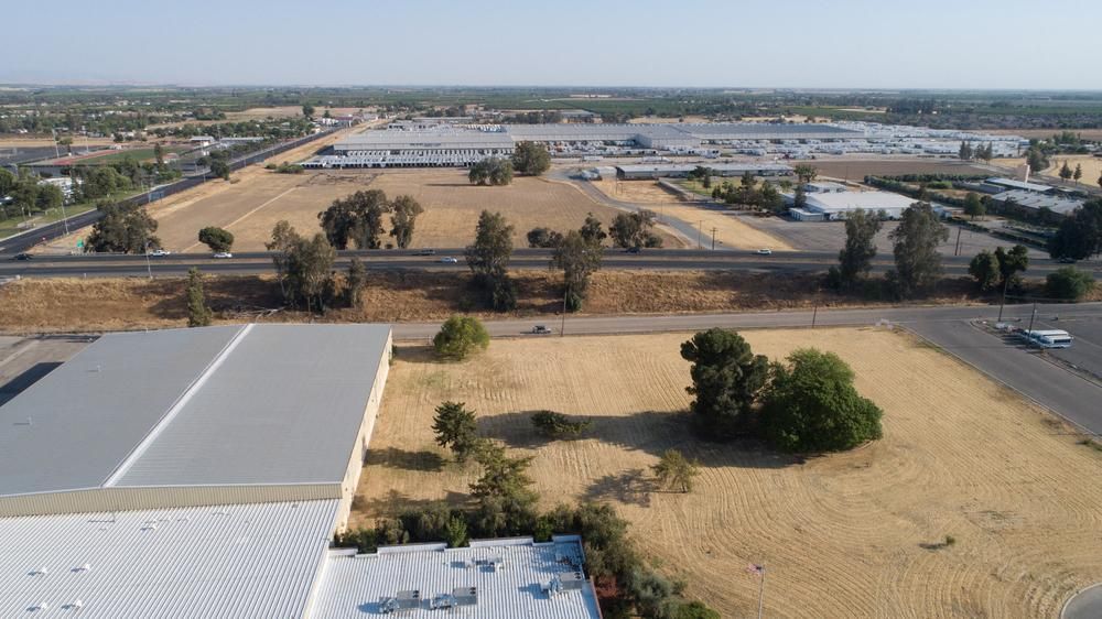 Freestanding Industrial Manufacturing Building w/ Yard photo 3