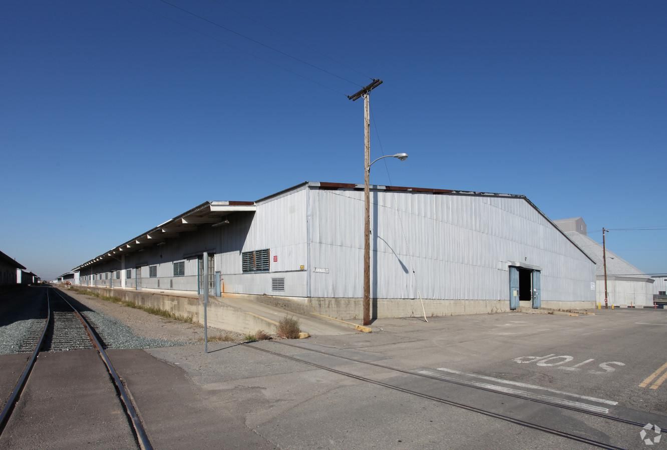 Bldg 213 photo 3