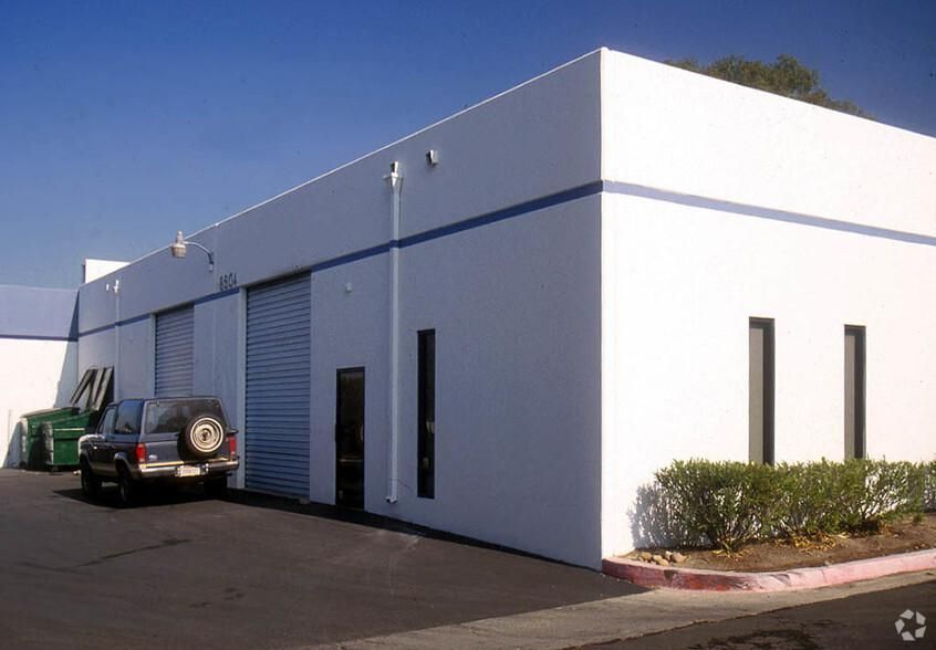 8504 Commerce Ave photo 2