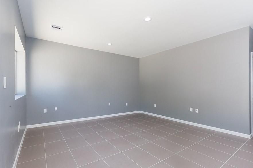 4104 Dawn St photo 3