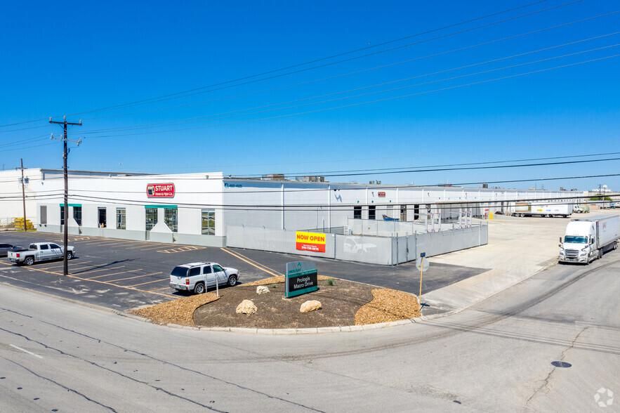 Macro Distribution Center 4501-4525 Macro photo 1