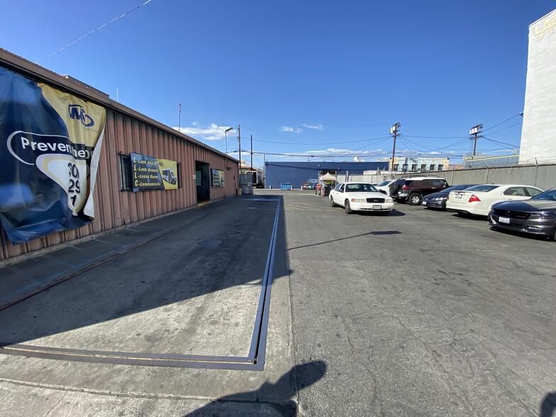 STEEL WAREHOUSE w/ 100+/- PARKING SPACES 2016 E Bay St photo 2