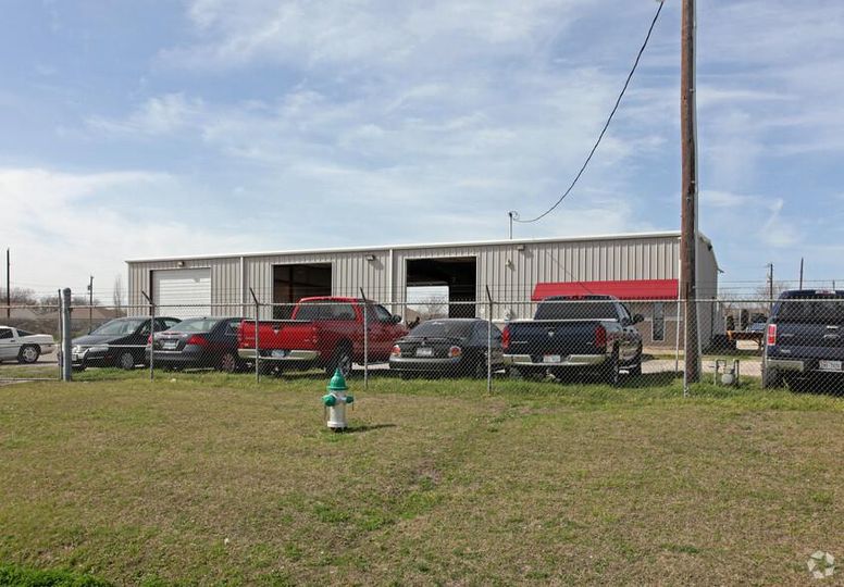 DKS TRUCK TERMINAL 2101 N Kaufman St