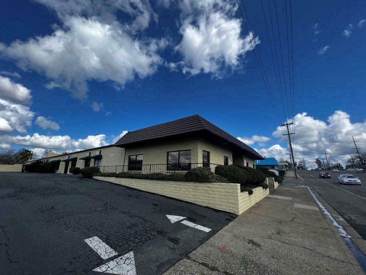 1666 E Cypress Avenue photo 2