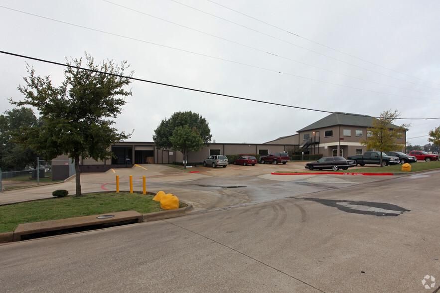 3002 Century Dr photo 1