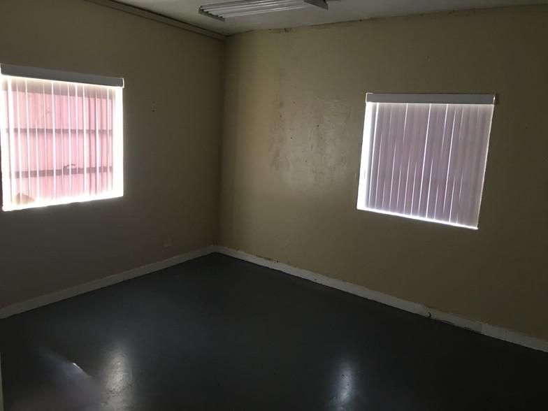 503 Avenue G photo 2