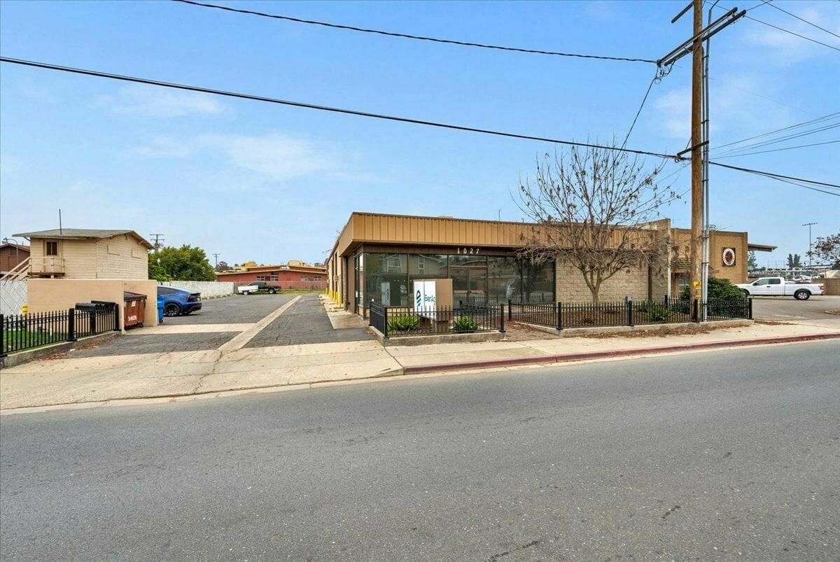 Multi-Tenant Industrial Building Near Highway 198 photo 2