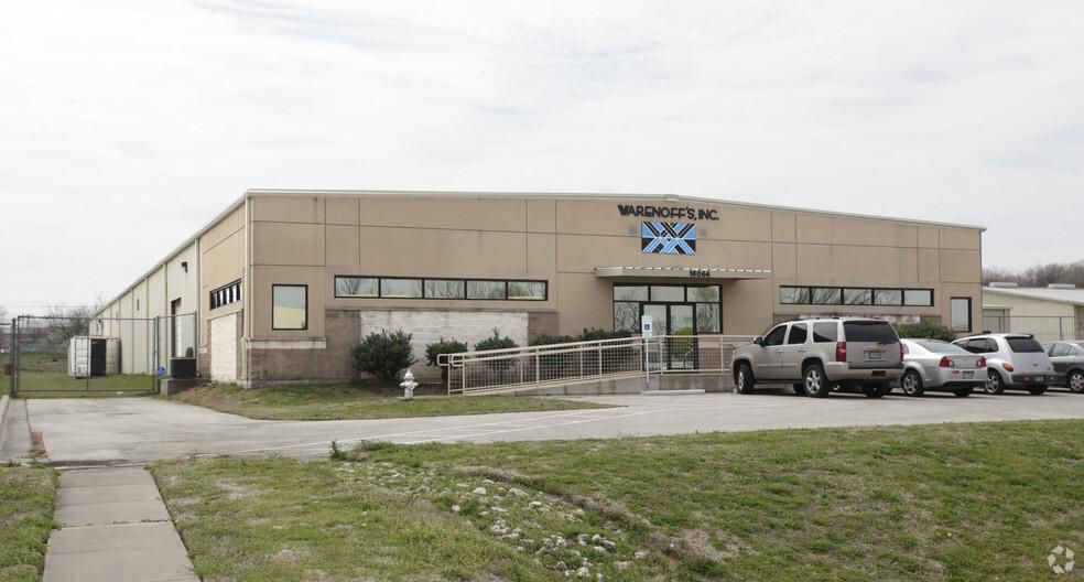 16064 Central Commerce Dr photo 2