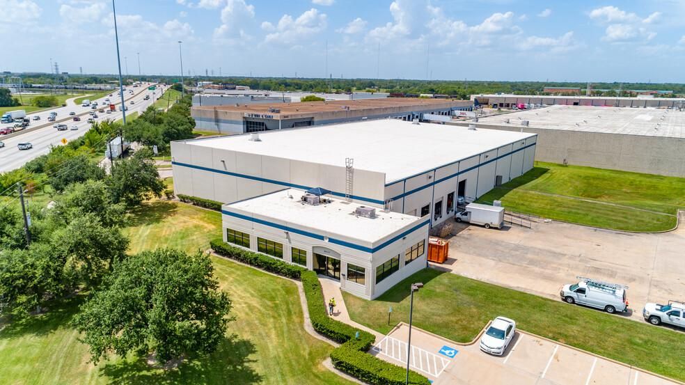8615 North Loop E photo 1