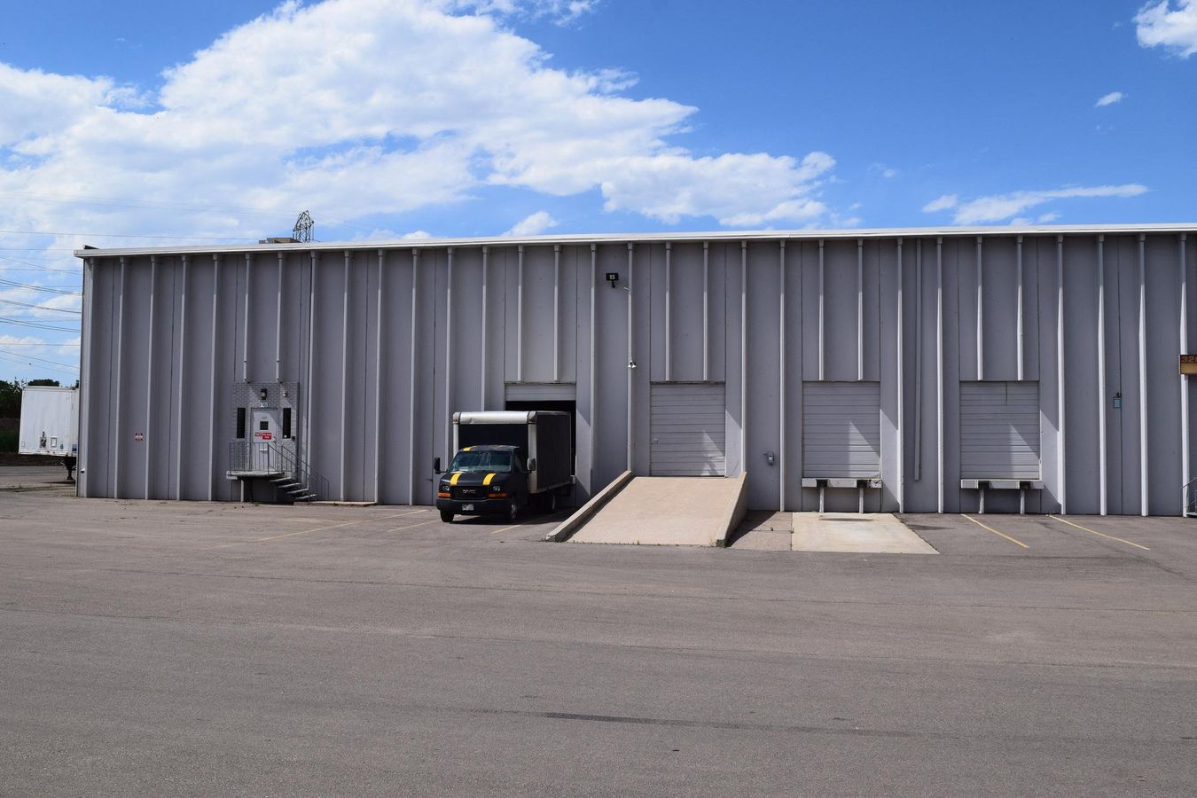 20,864 SF warehouse with dock high and drive-in loading doors for sublease photo 1