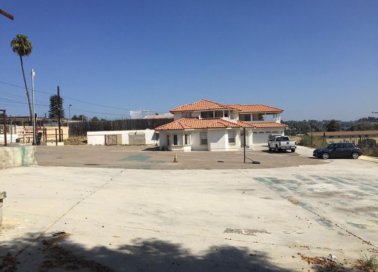 Bancroft & Commercial Yard For Lease