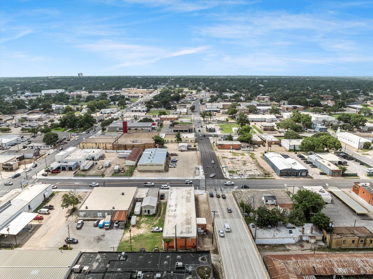 1702 Franklin Ave photo 2