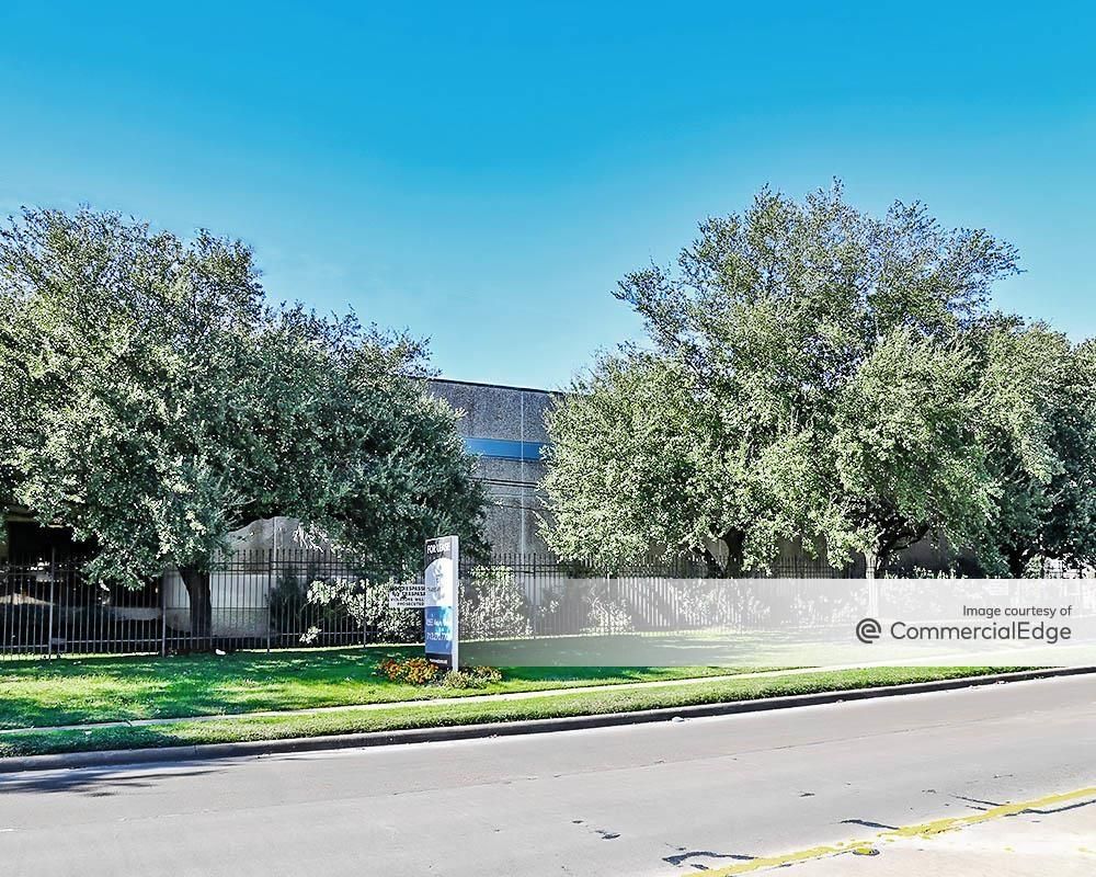 North Freeway Business Center - 4555 Airline Drive photo 4