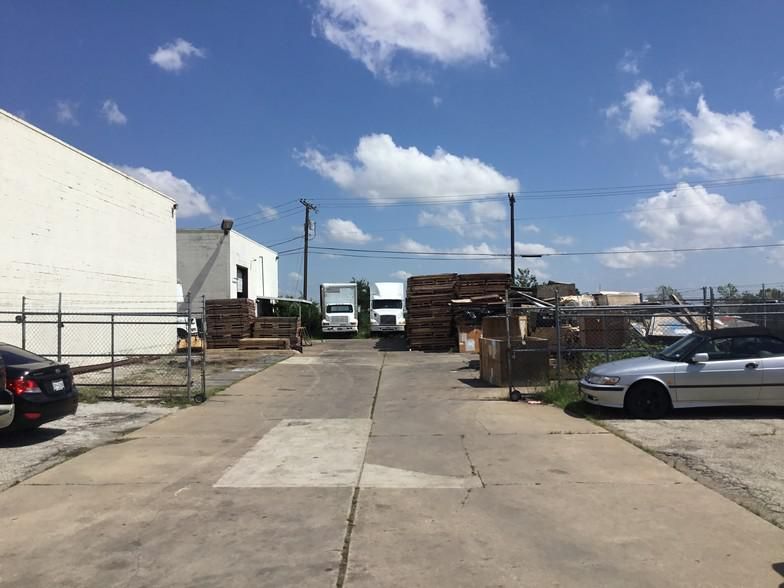 1309 Avenue H E photo 3