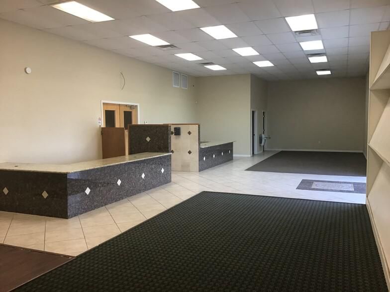 Big Bob's Flooring Outlet 418 S Padre Island Dr photo 3