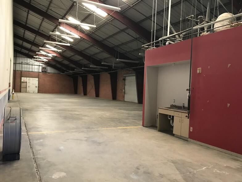Peden Alley Warehouse 319 W Peden Aly photo 3