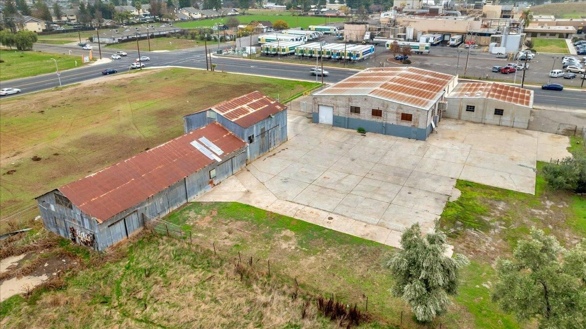 Freestanding Industrial Building on ±1.49 Acres in Porterville photo 4